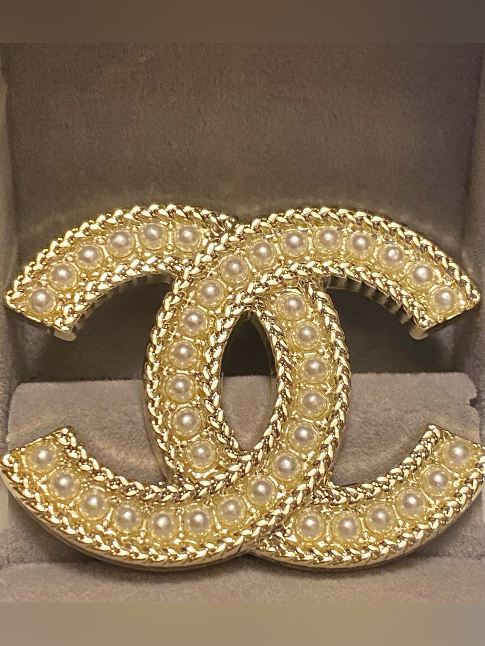 Fashion Jewelry Gold-Tone Pearl Interlocking Logo C-C Luxury Brooch